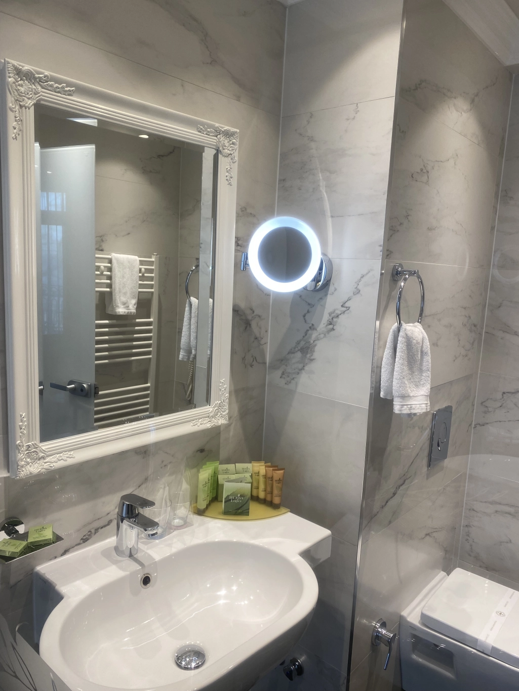 Grand deluxe room with sea view, balcony and bathtub