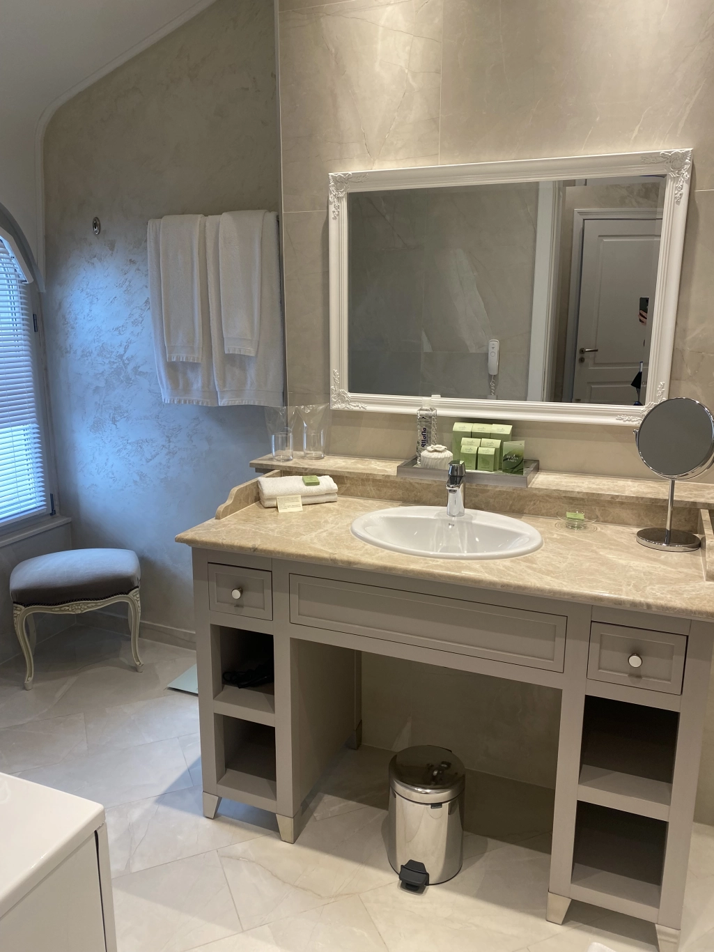 Room  Deluxe with city view