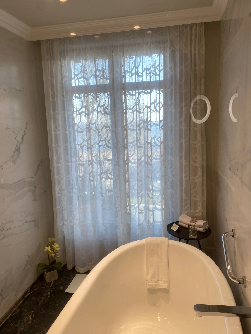 Grand deluxe room with sea view, balcony and bathtub