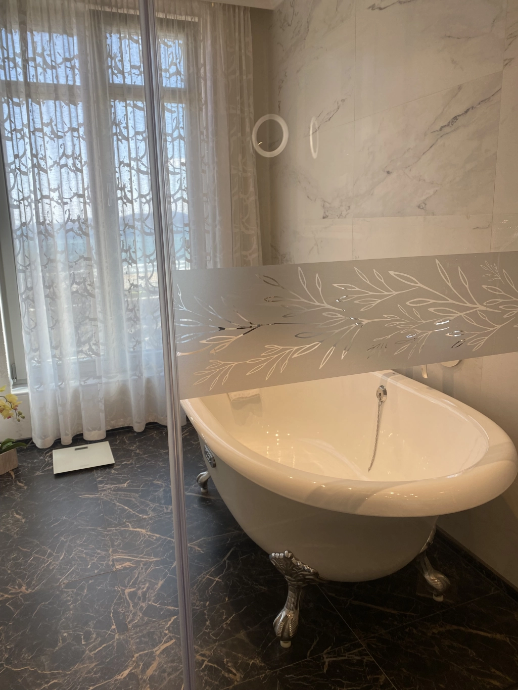 Grand deluxe room with sea view, balcony and bathtub