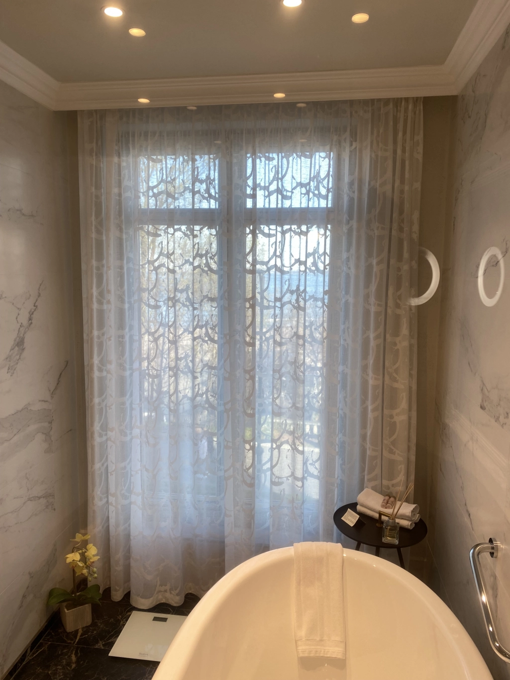 Grand deluxe room with sea view, balcony and bathtub