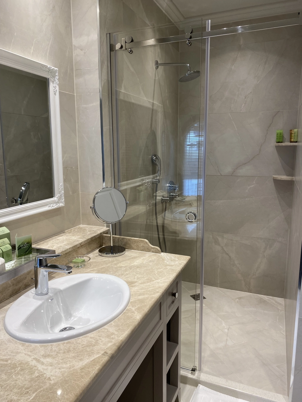 Room  Deluxe with city view