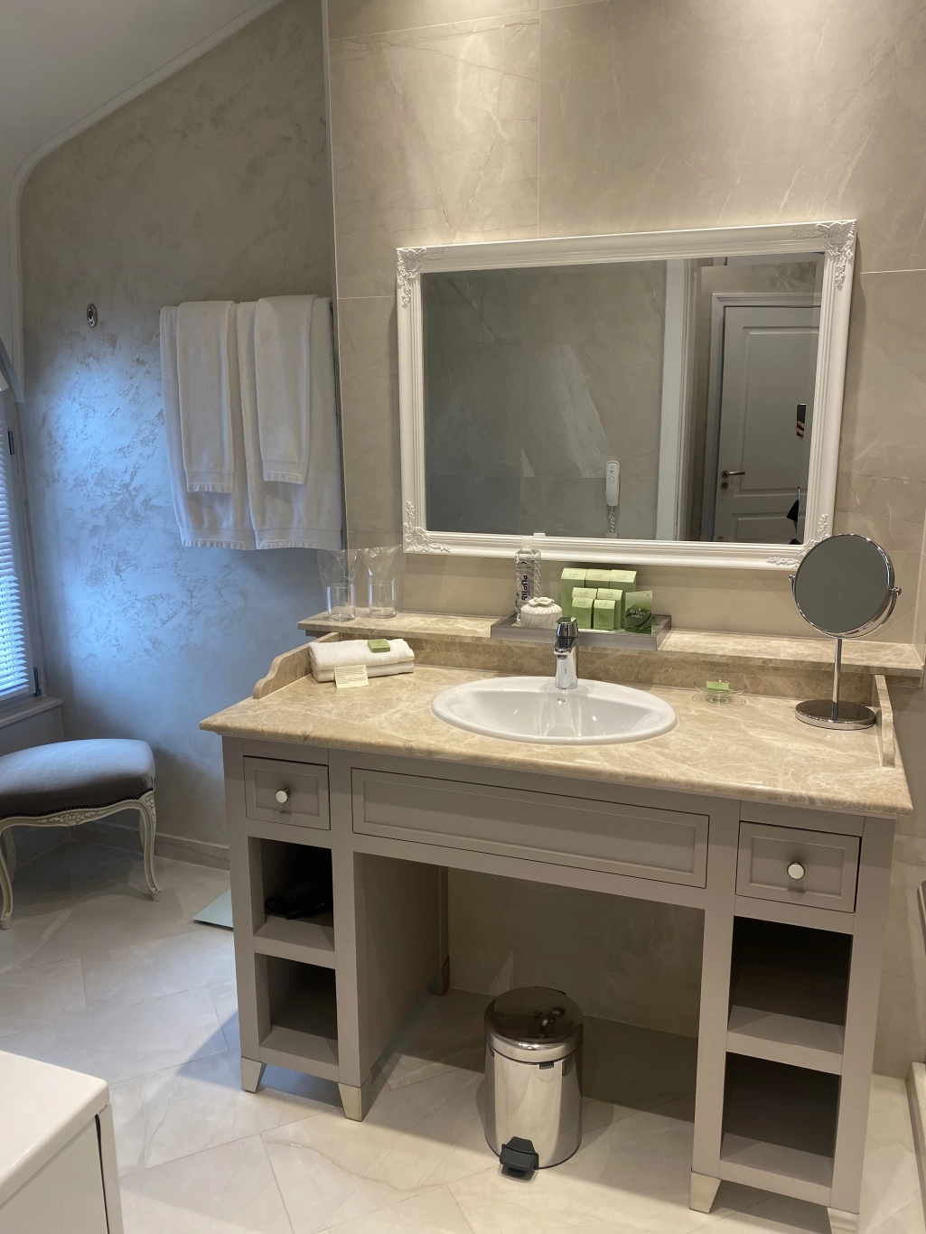 Room  Deluxe with city view