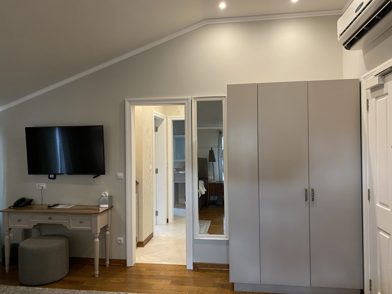 Room  Deluxe with city view