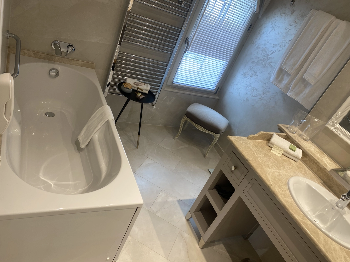 Room  Deluxe with city view