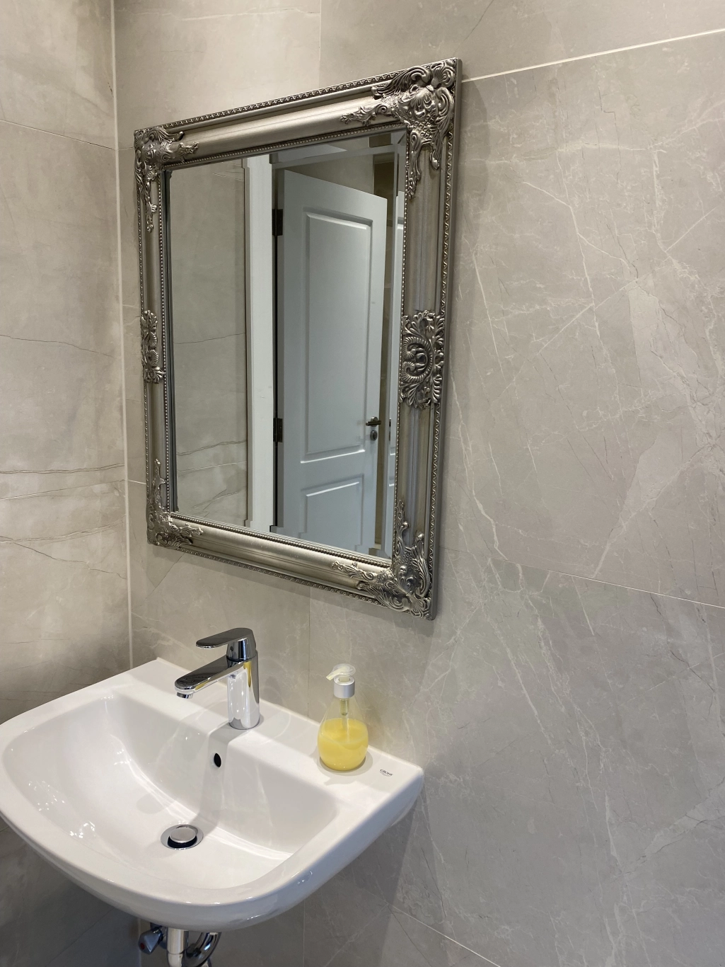 Room  Deluxe with city view