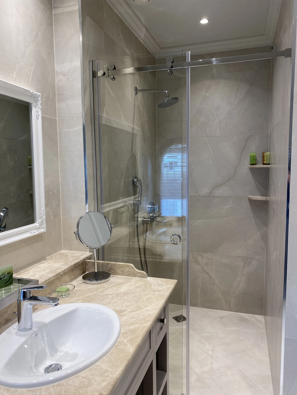 Room  Deluxe with city view