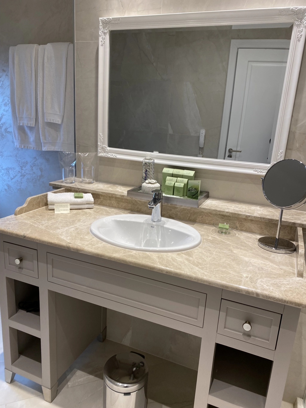 Room  Deluxe with city view