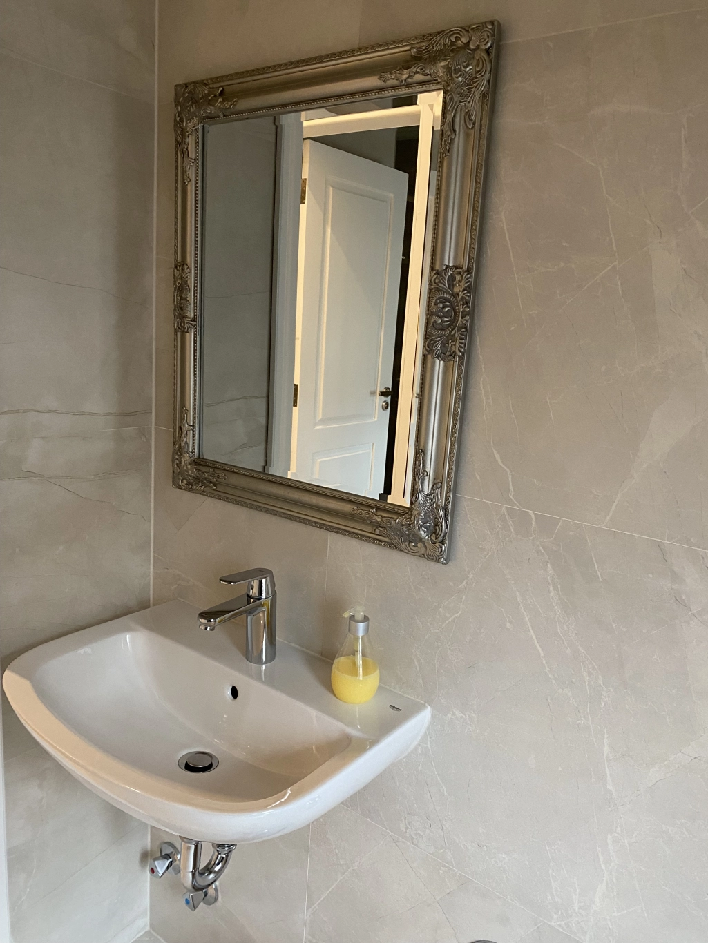 Room  Deluxe with city view